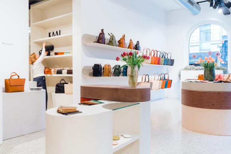 KAAIwinkel@NadiaElMakhfi 57 1 768x512